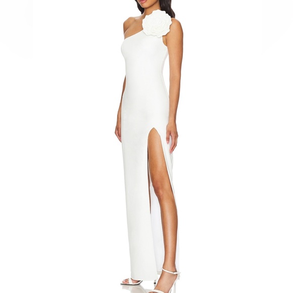 Petra Gown in White - Picture 2 of 3